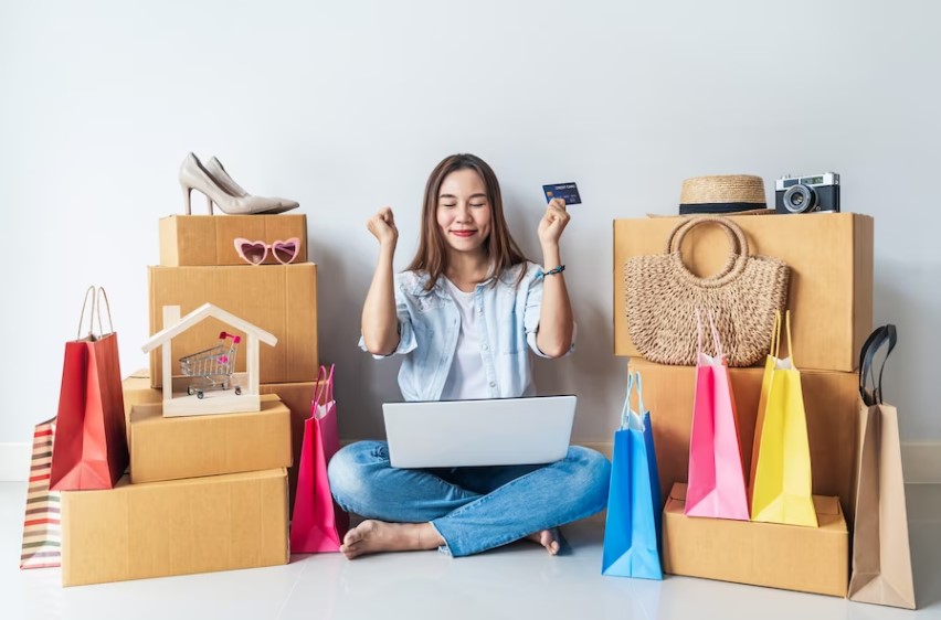 Mais de 50 milhões de brasileiros compraram na internet em 2023. (Foto via Freepik)