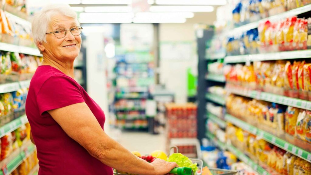 Consumo anual das famílias no varejo alimentar supera R$ 1 trilhão